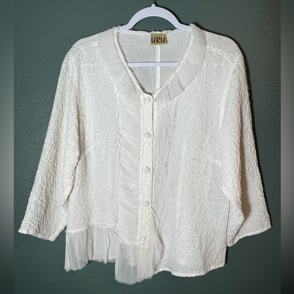 URU Women’s Cream Silk Textured Ruffled Button Down Blouse Size M